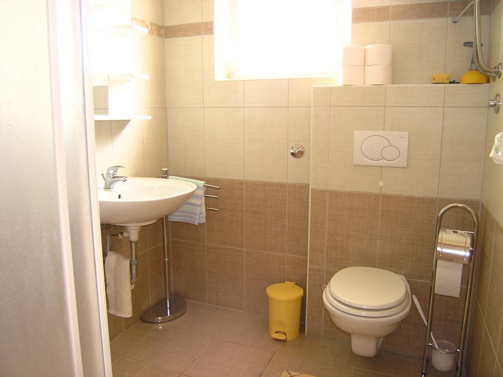Apartmani Bakran Krk Town Eksteriør billede